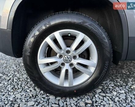 Серый Фольксваген Тигуан, объемом двигателя 2 л и пробегом 135 тыс. км за 11950 $, фото 46 на Automoto.ua
