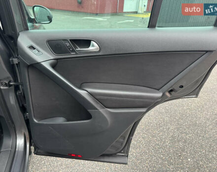 Серый Фольксваген Тигуан, объемом двигателя 2 л и пробегом 106 тыс. км за 15300 $, фото 14 на Automoto.ua