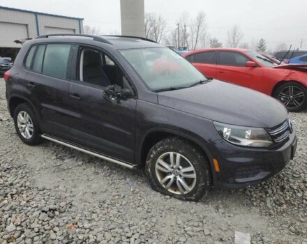 Сірий Фольксваген Тігуан, об'ємом двигуна 2 л та пробігом 135 тис. км за 2300 $, фото 3 на Automoto.ua