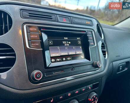 Сірий Фольксваген Тігуан, об'ємом двигуна 2 л та пробігом 150 тис. км за 12300 $, фото 19 на Automoto.ua