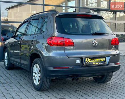 Серый Фольксваген Тигуан, объемом двигателя 2 л и пробегом 193 тыс. км за 13700 $, фото 4 на Automoto.ua