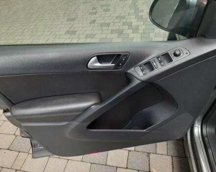 Сірий Фольксваген Тігуан, об'ємом двигуна 2 л та пробігом 193 тис. км за 12999 $, фото 14 на Automoto.ua