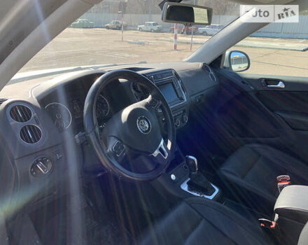 Серый Фольксваген Тигуан, объемом двигателя 2.01 л и пробегом 152 тыс. км за 15000 $, фото 17 на Automoto.ua