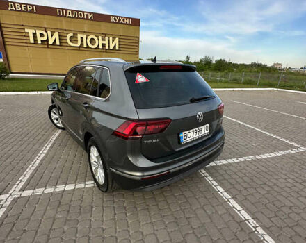 Серый Фольксваген Тигуан, объемом двигателя 2 л и пробегом 245 тыс. км за 26999 $, фото 3 на Automoto.ua