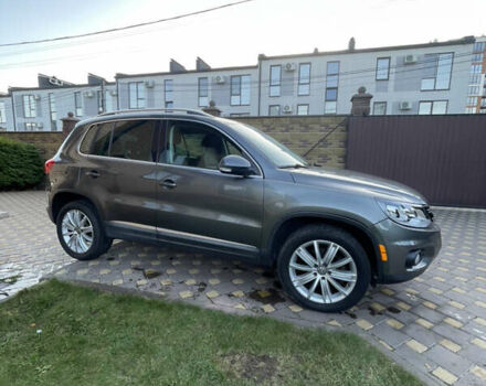 Сірий Фольксваген Тігуан, об'ємом двигуна 2 л та пробігом 205 тис. км за 10800 $, фото 6 на Automoto.ua
