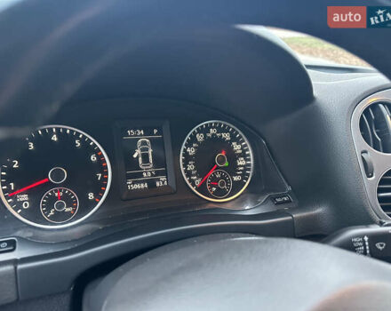 Сірий Фольксваген Тігуан, об'ємом двигуна 2 л та пробігом 150 тис. км за 12300 $, фото 18 на Automoto.ua
