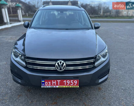 Серый Фольксваген Тигуан, объемом двигателя 2 л и пробегом 220 тыс. км за 12350 $, фото 4 на Automoto.ua