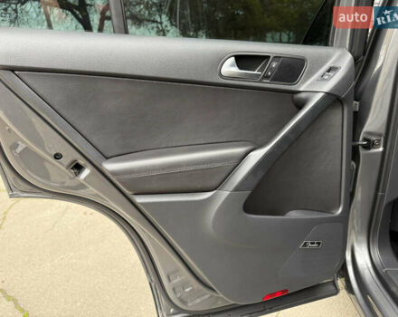 Серый Фольксваген Тигуан, объемом двигателя 2 л и пробегом 163 тыс. км за 15700 $, фото 44 на Automoto.ua