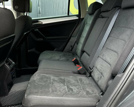 Сірий Фольксваген Тігуан, об'ємом двигуна 1.97 л та пробігом 181 тис. км за 22300 $, фото 13 на Automoto.ua