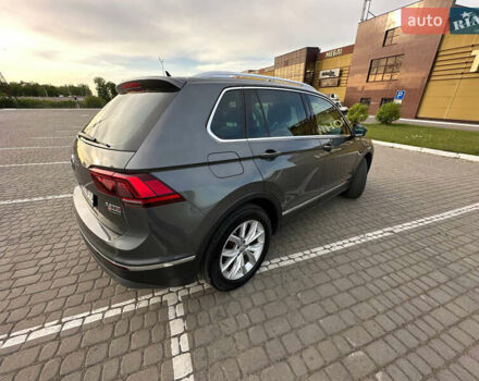 Серый Фольксваген Тигуан, объемом двигателя 2 л и пробегом 245 тыс. км за 26999 $, фото 5 на Automoto.ua