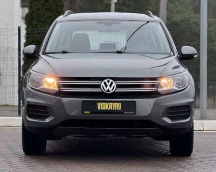 Серый Фольксваген Тигуан, объемом двигателя 2 л и пробегом 169 тыс. км за 12300 $, фото 1 на Automoto.ua