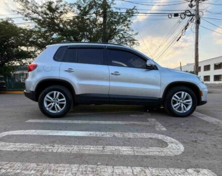 Серый Фольксваген Тигуан, объемом двигателя 2 л и пробегом 74 тыс. км за 7000 $, фото 3 на Automoto.ua