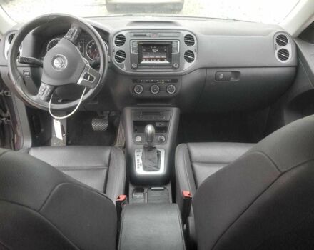 Сірий Фольксваген Тігуан, об'ємом двигуна 2 л та пробігом 135 тис. км за 2300 $, фото 7 на Automoto.ua