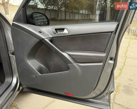 Серый Фольксваген Тигуан, объемом двигателя 2 л и пробегом 163 тыс. км за 15700 $, фото 52 на Automoto.ua