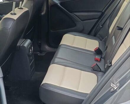 Сірий Фольксваген Тігуан, об'ємом двигуна 2 л та пробігом 205 тис. км за 12200 $, фото 25 на Automoto.ua