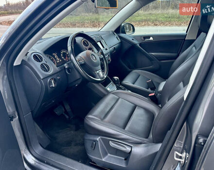 Сірий Фольксваген Тігуан, об'ємом двигуна 2 л та пробігом 150 тис. км за 12300 $, фото 15 на Automoto.ua