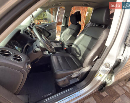 Серый Фольксваген Тигуан, объемом двигателя 1.98 л и пробегом 142 тыс. км за 12800 $, фото 24 на Automoto.ua