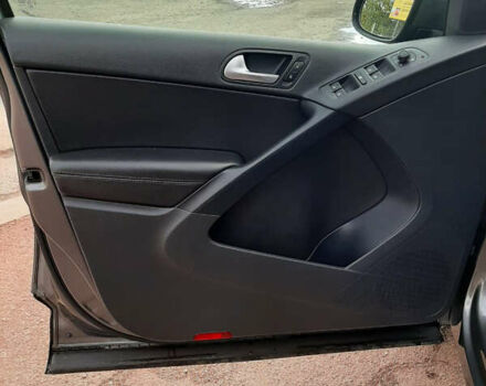 Сірий Фольксваген Тігуан, об'ємом двигуна 2 л та пробігом 206 тис. км за 12600 $, фото 22 на Automoto.ua