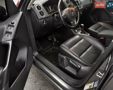 Серый Фольксваген Тигуан, объемом двигателя 1.98 л и пробегом 167 тыс. км за 10500 $, фото 7 на Automoto.ua