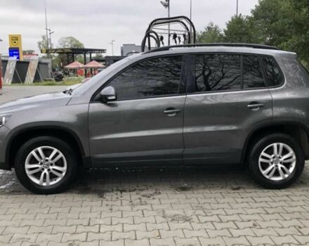 Серый Фольксваген Тигуан, объемом двигателя 2 л и пробегом 227 тыс. км за 9600 $, фото 3 на Automoto.ua