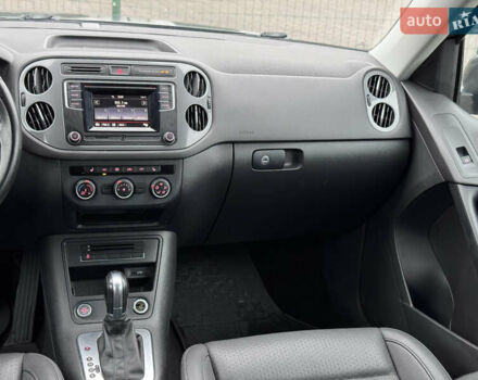 Серый Фольксваген Тигуан, объемом двигателя 2 л и пробегом 169 тыс. км за 12300 $, фото 23 на Automoto.ua