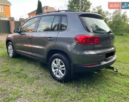 Сірий Фольксваген Тігуан, об'ємом двигуна 2 л та пробігом 133 тис. км за 13499 $, фото 4 на Automoto.ua