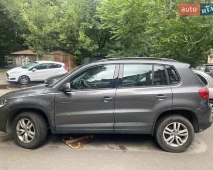 Серый Фольксваген Тигуан, объемом двигателя 2 л и пробегом 95 тыс. км за 14976 $, фото 3 на Automoto.ua