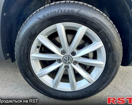 Сірий Фольксваген Тігуан, об'ємом двигуна 2 л та пробігом 190 тис. км за 13700 $, фото 8 на Automoto.ua