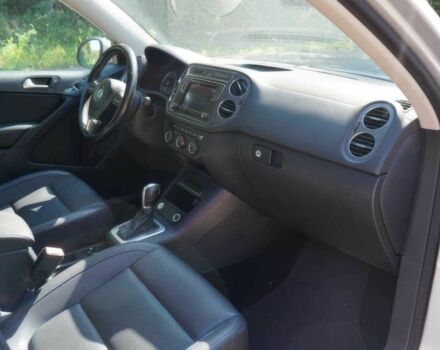 Сірий Фольксваген Тігуан, об'ємом двигуна 2 л та пробігом 72 тис. км за 9000 $, фото 6 на Automoto.ua