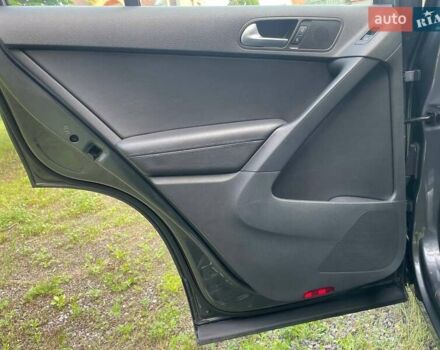 Сірий Фольксваген Тігуан, об'ємом двигуна 2 л та пробігом 133 тис. км за 13499 $, фото 26 на Automoto.ua