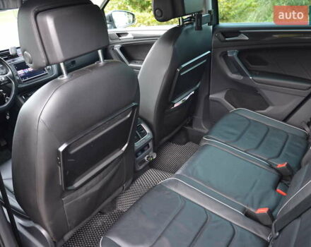 Серый Фольксваген Тигуан, объемом двигателя 2 л и пробегом 245 тыс. км за 26999 $, фото 26 на Automoto.ua