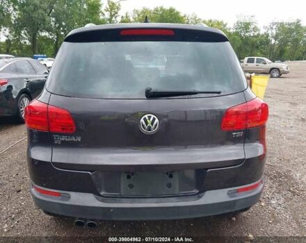 Серый Фольксваген Тигуан, объемом двигателя 2 л и пробегом 144 тыс. км за 3000 $, фото 7 на Automoto.ua