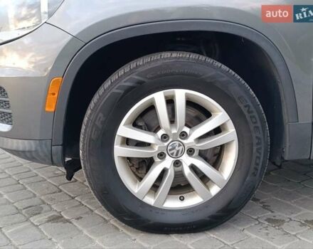 Сірий Фольксваген Тігуан, об'ємом двигуна 2 л та пробігом 205 тис. км за 12200 $, фото 38 на Automoto.ua