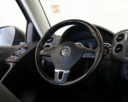 Серый Фольксваген Тигуан, объемом двигателя 2 л и пробегом 129 тыс. км за 3000 $, фото 14 на Automoto.ua