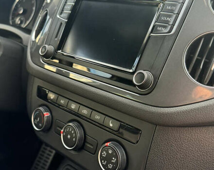 Сірий Фольксваген Тігуан, об'ємом двигуна 2 л та пробігом 175 тис. км за 12750 $, фото 39 на Automoto.ua