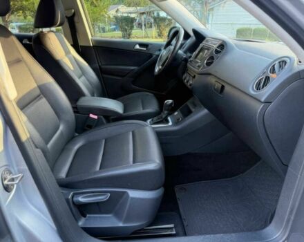 Сірий Фольксваген Тігуан, об'ємом двигуна 2 л та пробігом 71 тис. км за 7600 $, фото 9 на Automoto.ua