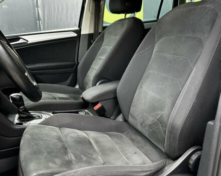 Сірий Фольксваген Тігуан, об'ємом двигуна 1.97 л та пробігом 181 тис. км за 22300 $, фото 6 на Automoto.ua