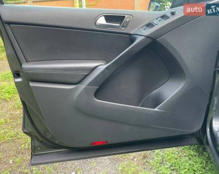 Сірий Фольксваген Тігуан, об'ємом двигуна 2 л та пробігом 133 тис. км за 13499 $, фото 27 на Automoto.ua