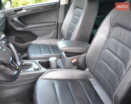 Серый Фольксваген Тигуан, объемом двигателя 2 л и пробегом 245 тыс. км за 26999 $, фото 28 на Automoto.ua