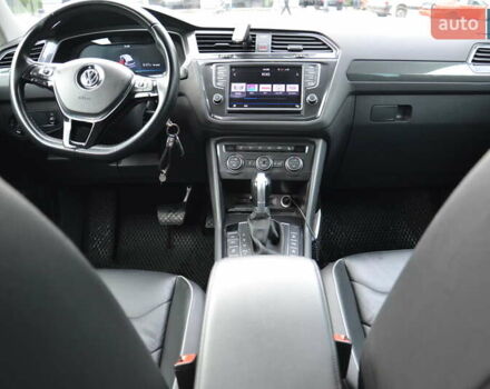 Серый Фольксваген Тигуан, объемом двигателя 2 л и пробегом 245 тыс. км за 26999 $, фото 31 на Automoto.ua