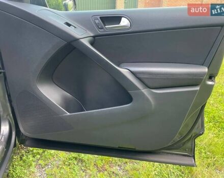 Сірий Фольксваген Тігуан, об'ємом двигуна 2 л та пробігом 133 тис. км за 13499 $, фото 28 на Automoto.ua