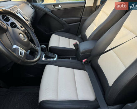 Серый Фольксваген Тигуан, объемом двигателя 2 л и пробегом 199 тыс. км за 12200 $, фото 9 на Automoto.ua