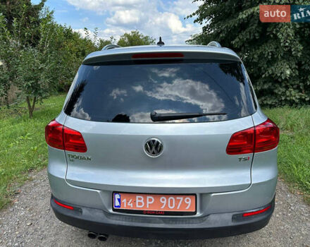 Серый Фольксваген Тигуан, объемом двигателя 2 л и пробегом 128 тыс. км за 15000 $, фото 5 на Automoto.ua