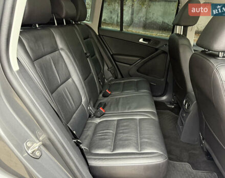 Серый Фольксваген Тигуан, объемом двигателя 2 л и пробегом 163 тыс. км за 15700 $, фото 50 на Automoto.ua