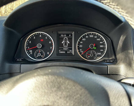 Сірий Фольксваген Тігуан, об'ємом двигуна 2 л та пробігом 108 тис. км за 14000 $, фото 8 на Automoto.ua