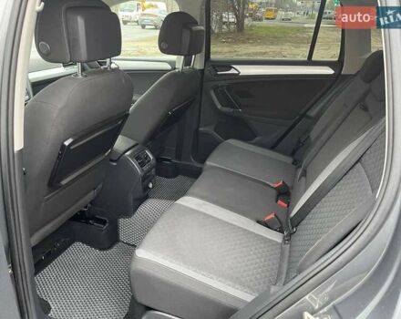 Серый Фольксваген Тигуан, объемом двигателя 1.98 л и пробегом 170 тыс. км за 18999 $, фото 13 на Automoto.ua