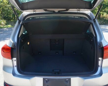 Сірий Фольксваген Тігуан, об'ємом двигуна 2 л та пробігом 77 тис. км за 7000 $, фото 6 на Automoto.ua