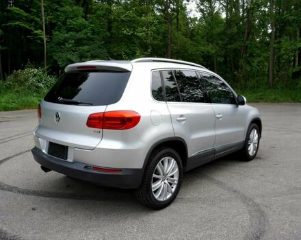 Серый Фольксваген Тигуан, объемом двигателя 2 л и пробегом 77 тыс. км за 8900 $, фото 4 на Automoto.ua