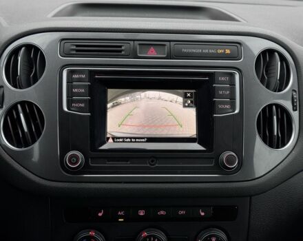 Серый Фольксваген Тигуан, объемом двигателя 2 л и пробегом 169 тыс. км за 12300 $, фото 19 на Automoto.ua