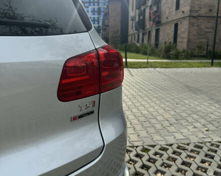 Сірий Фольксваген Тігуан, об'ємом двигуна 2 л та пробігом 175 тис. км за 12750 $, фото 15 на Automoto.ua